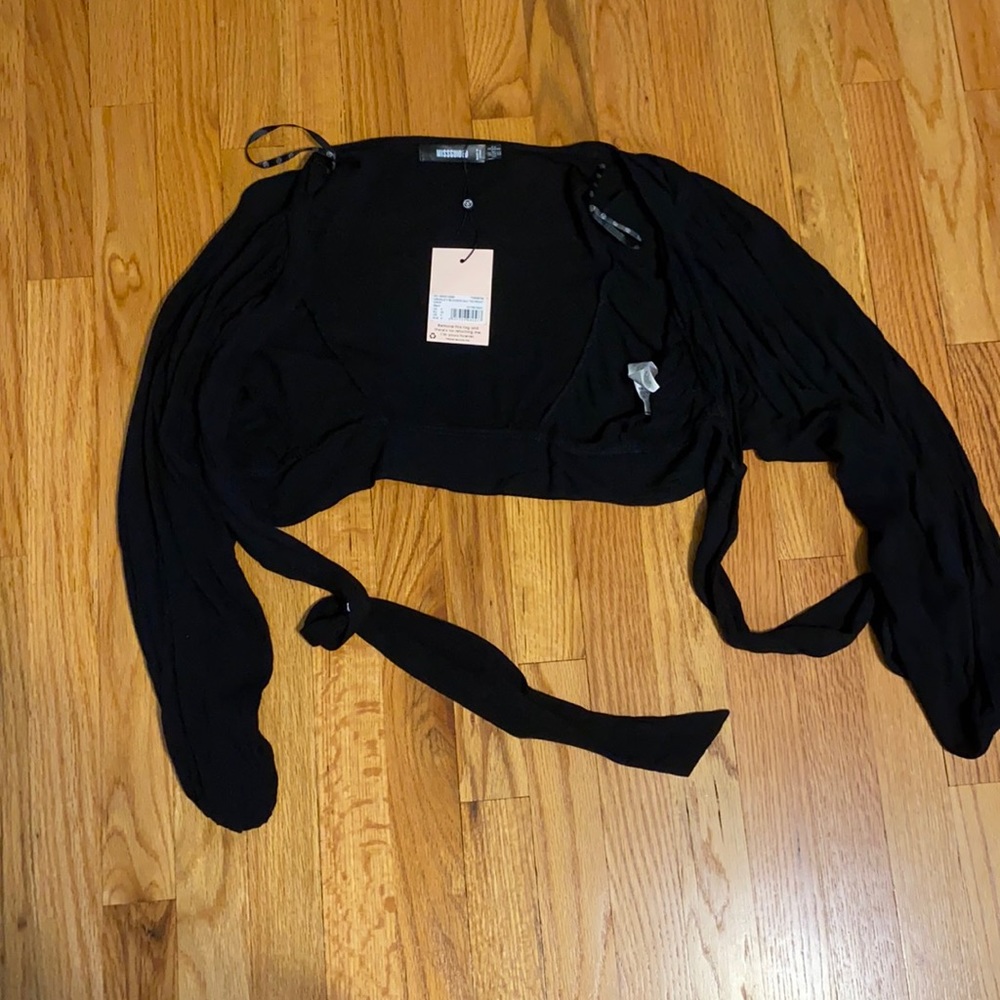 Brand new missguided blouse long sleeve. Ties in the front